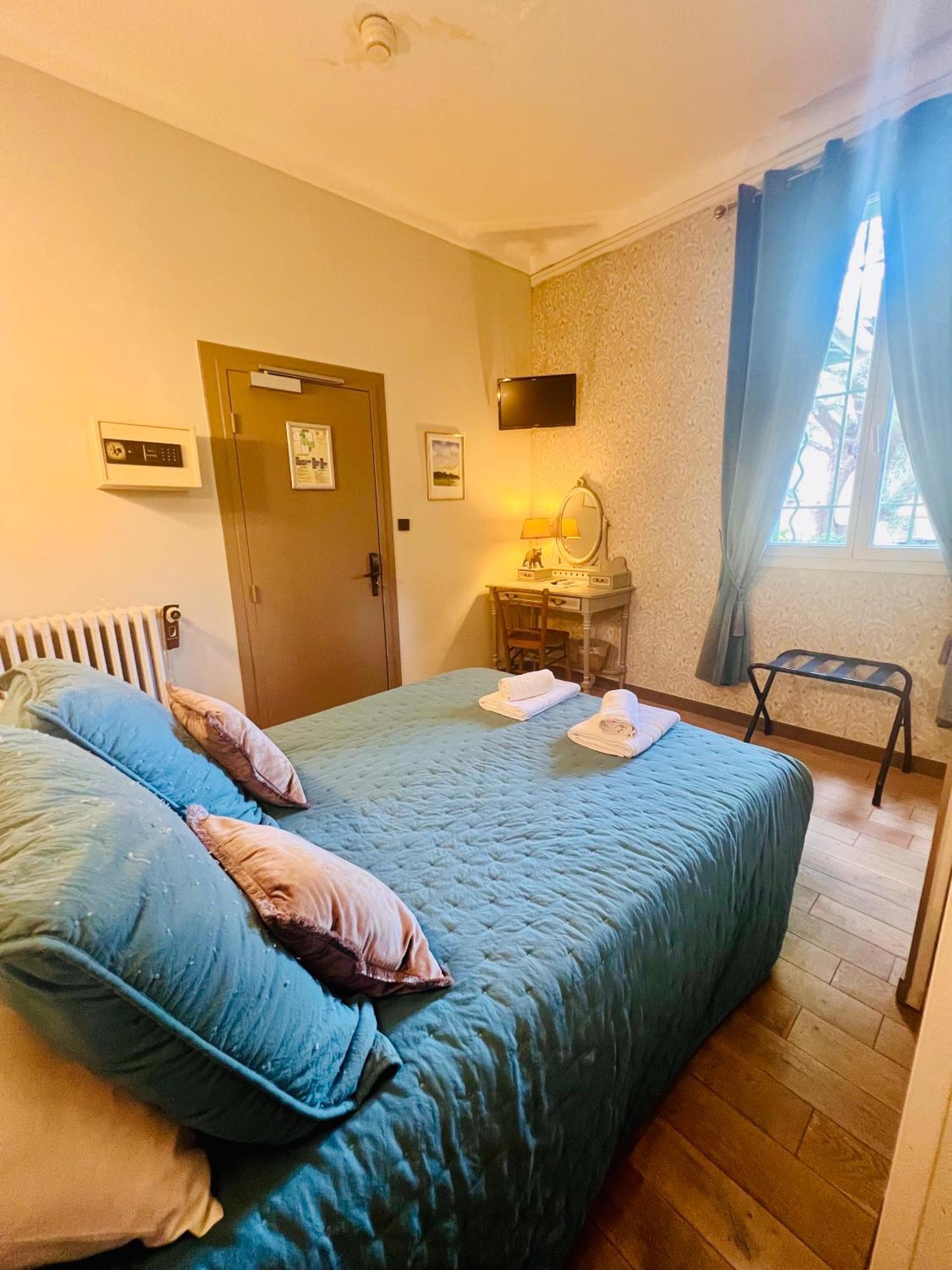 Hotel Le Ponteil Антіб Екстер'єр фото