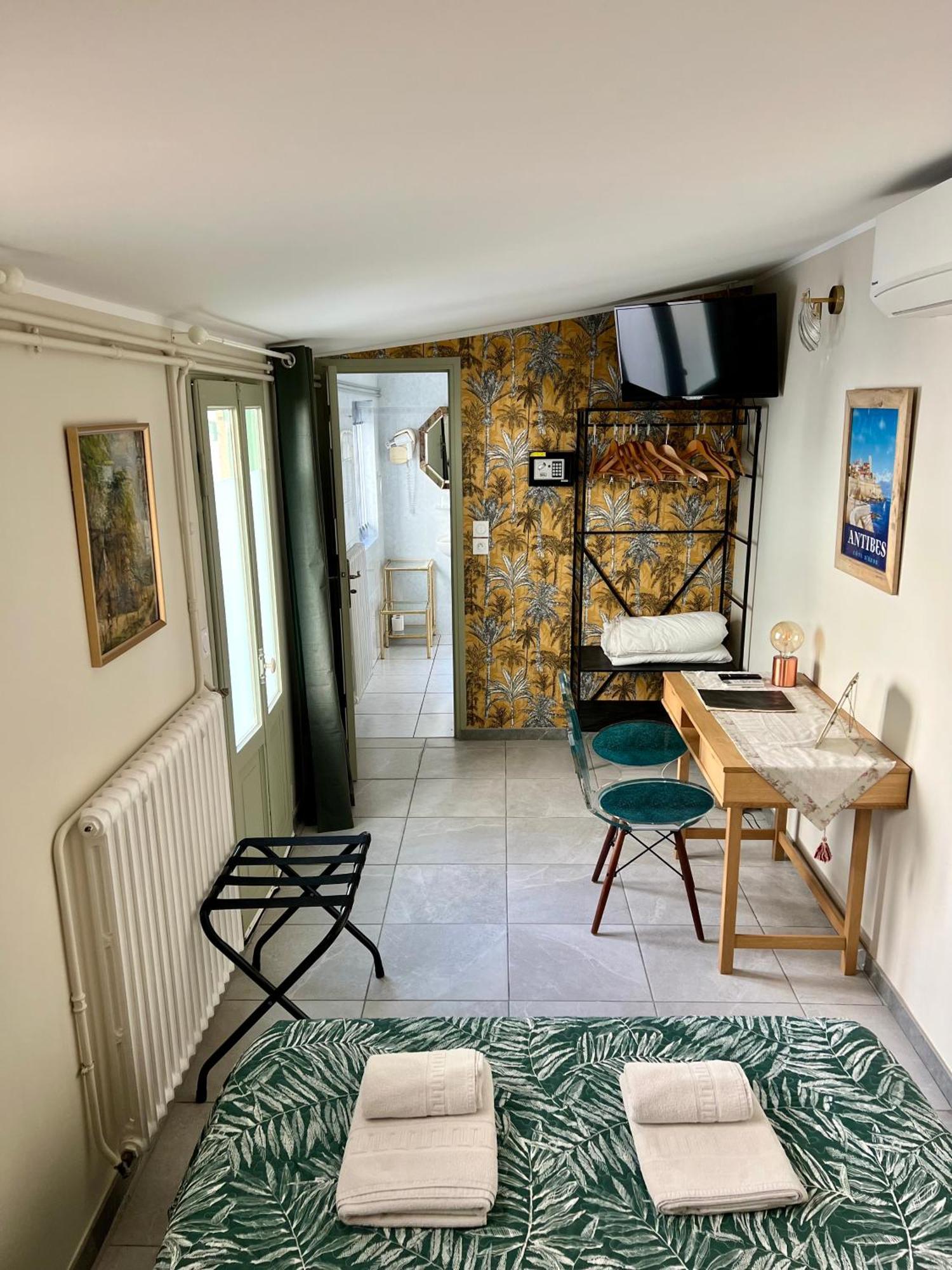 Hotel Le Ponteil Антіб Екстер'єр фото