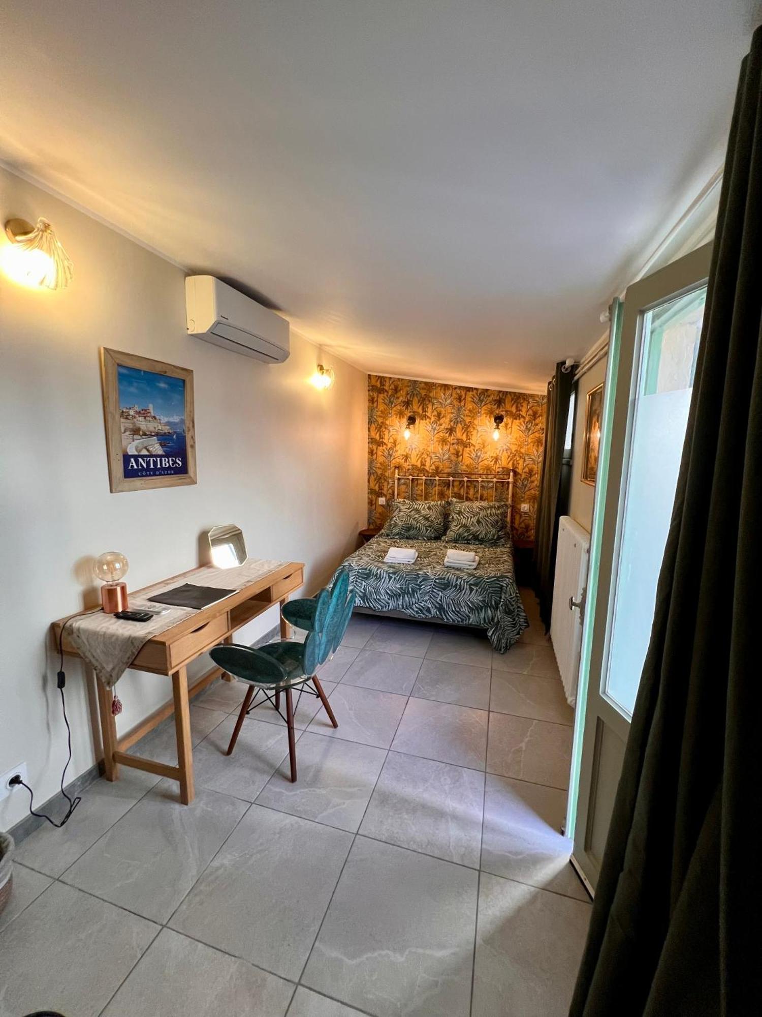Hotel Le Ponteil Антіб Екстер'єр фото