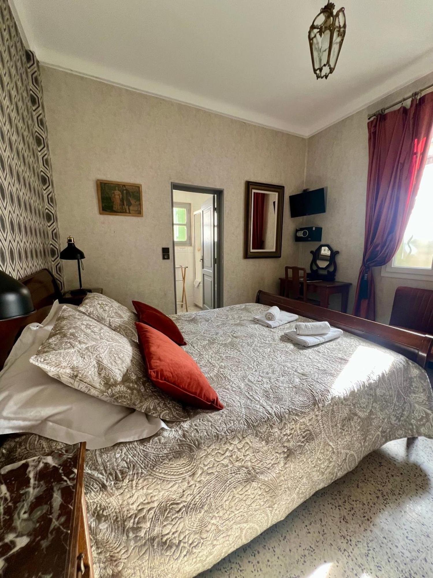 Hotel Le Ponteil Антіб Екстер'єр фото