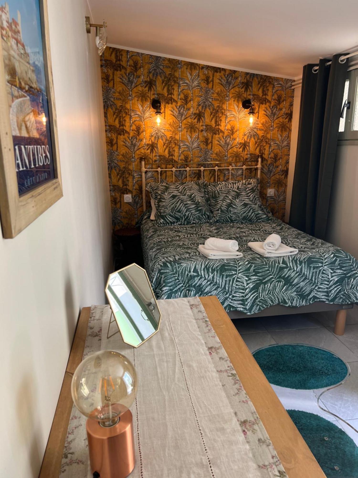 Hotel Le Ponteil Антіб Екстер'єр фото
