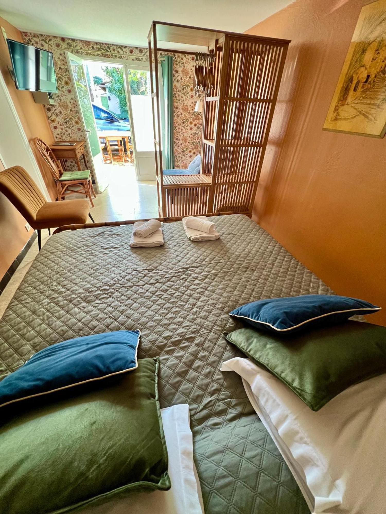 Hotel Le Ponteil Антіб Екстер'єр фото